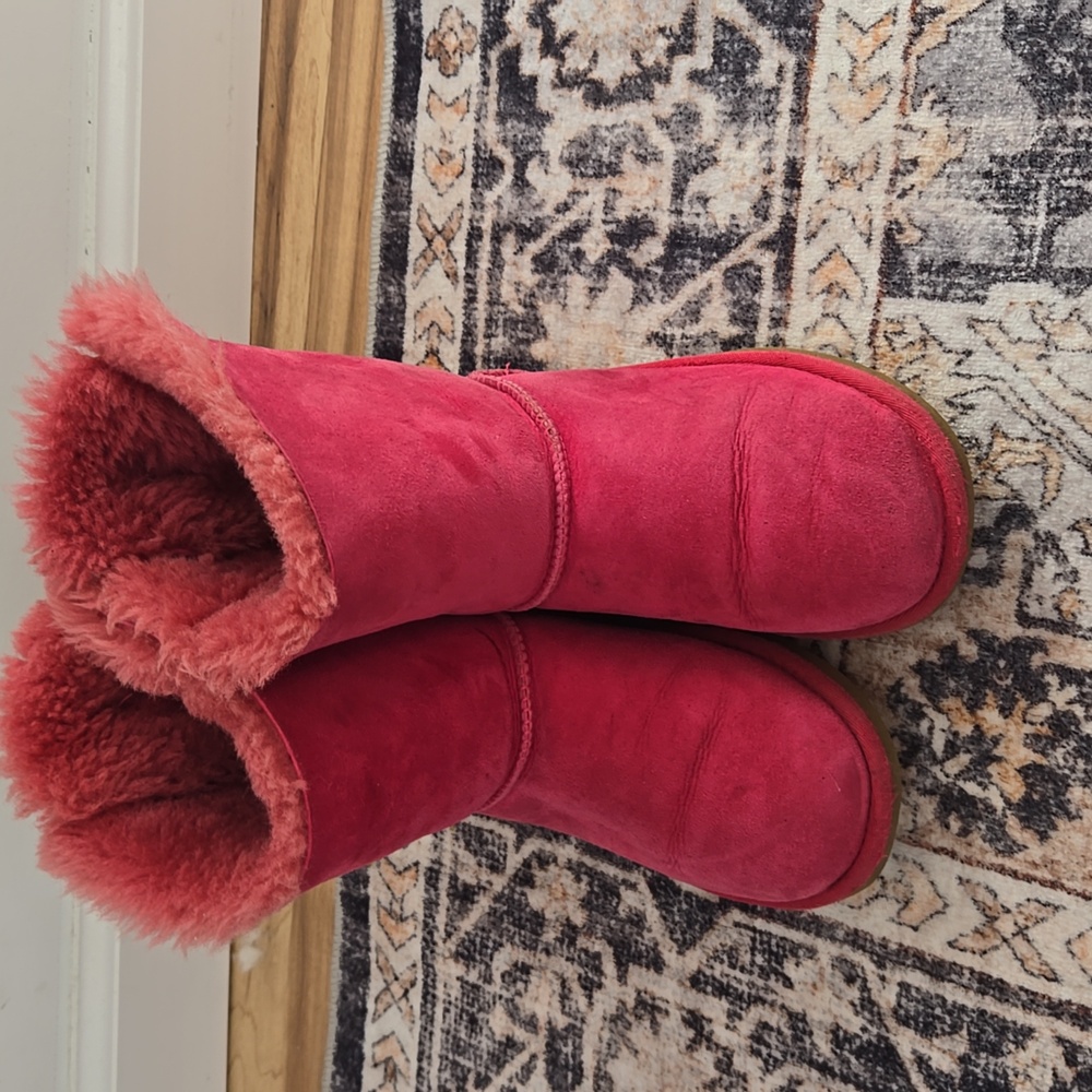 Uggs Bailey Bow II size 3